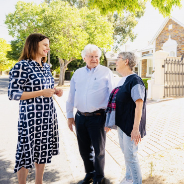 Cressida O'Hanlon meeting with local residents